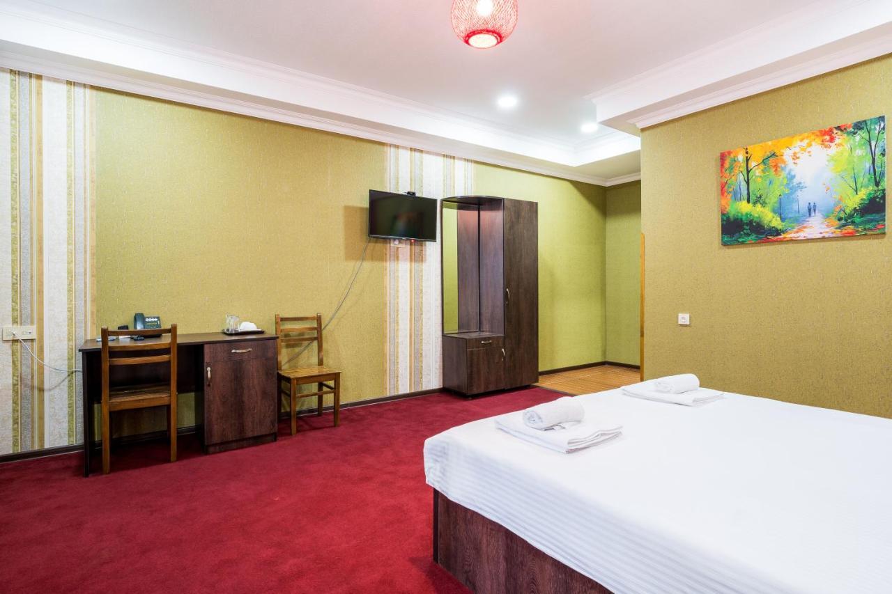 Hotel Georgian House à Koutaïssi Extérieur photo
