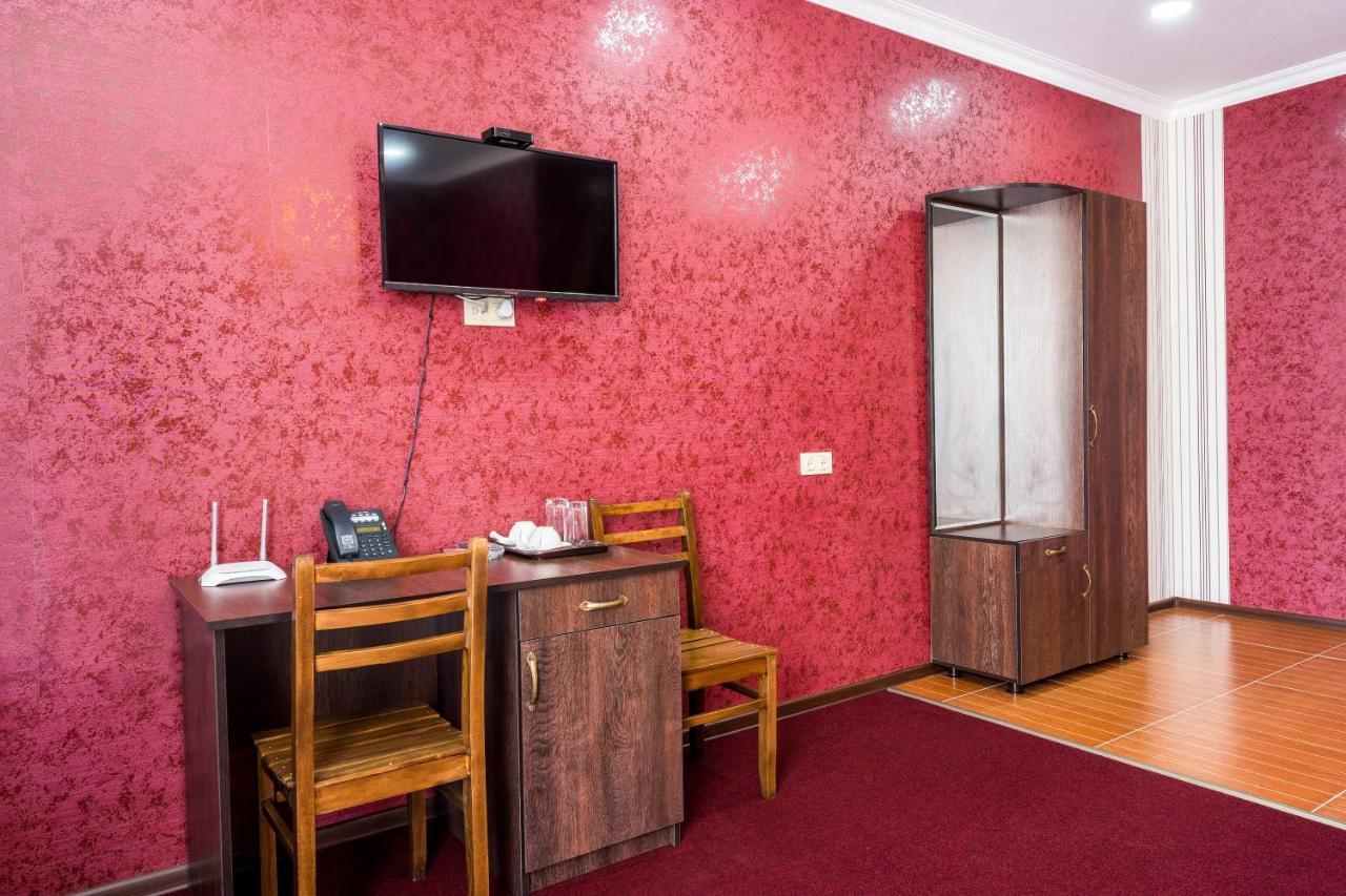Hotel Georgian House à Koutaïssi Extérieur photo
