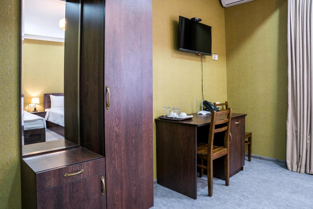 Hotel Georgian House à Koutaïssi Extérieur photo