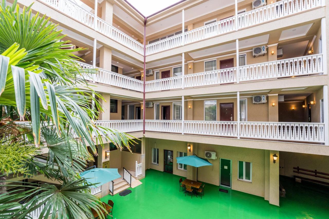 Hotel Georgian House à Koutaïssi Extérieur photo